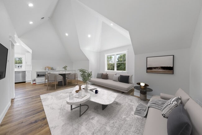 Building Photo - 389 Spring Unit# C