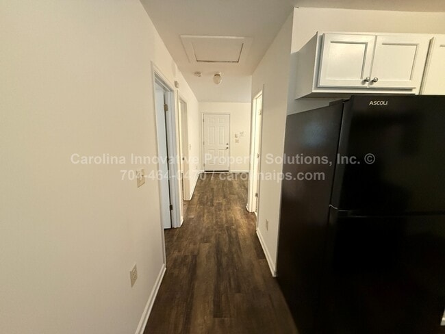 Building Photo - 1800 Newland Rd