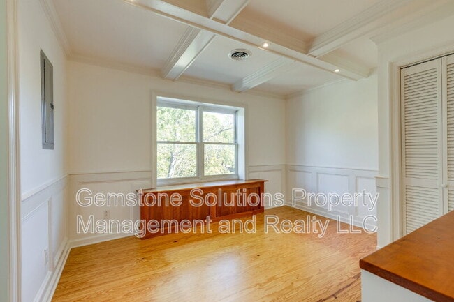 Building Photo - 502 32nd Ave S