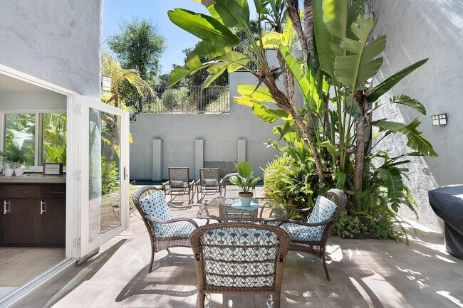 Building Photo - 15316 Del Gado Dr