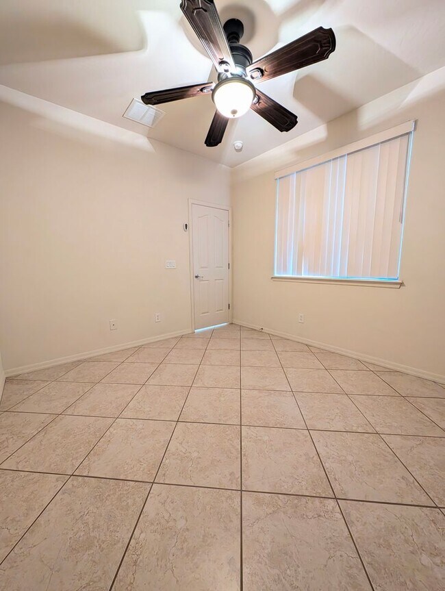 Building Photo - AVAILABLE NOW IN GREAT CHANDLER LOCATION!!!