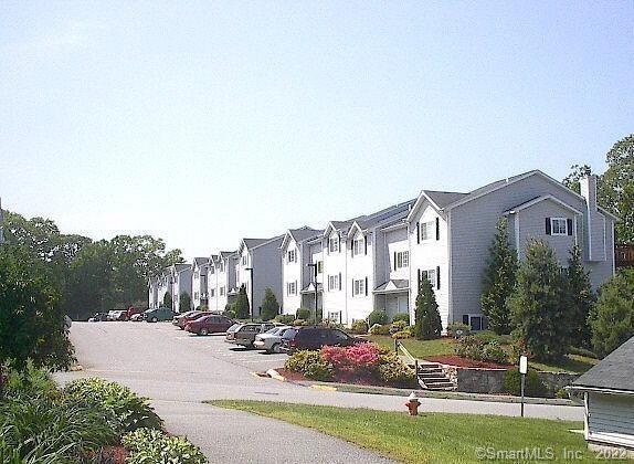 Building Photo - 310 Boston Post Rd