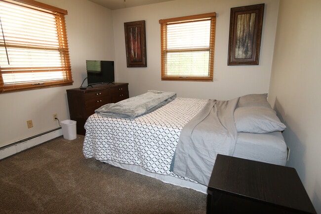 Building Photo - 1223 S Main St