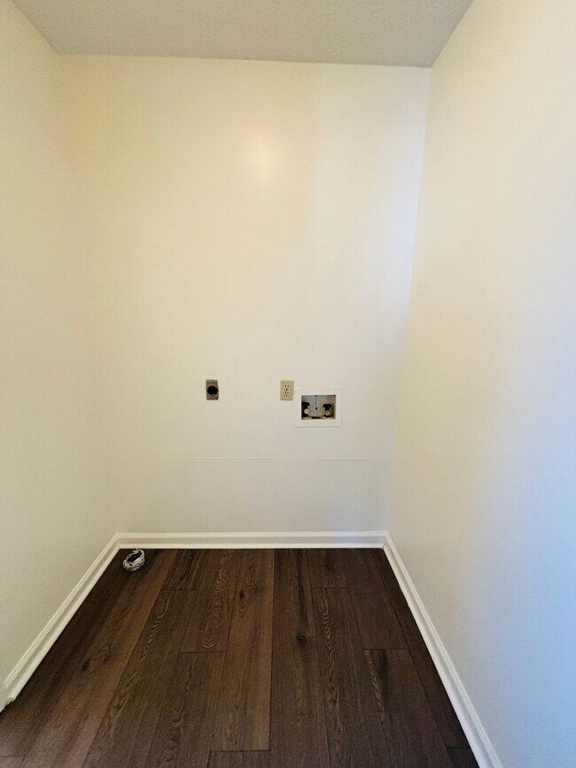 Building Photo - 310 Wakeman Ct NE
