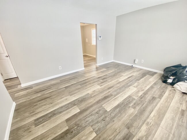 Building Photo - 1128 Maple Ave