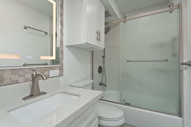 Building Photo - Fully furnished - Oceanview - Beautiful 2bedroom condo in Waikiki