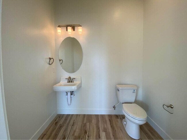 Building Photo - 576 Lewski Ln