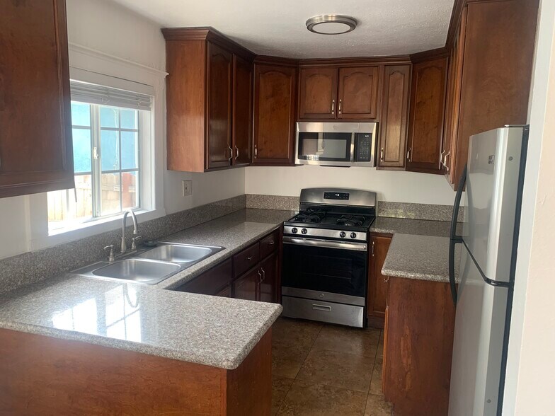 Building Photo - 227 W 56th St