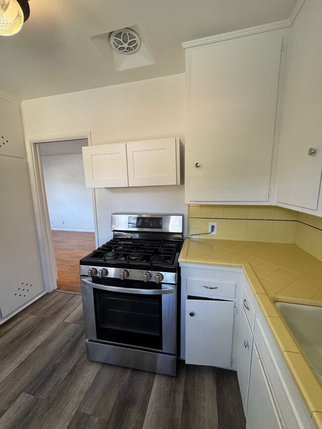 Building Photo - Duplex for rent in Ventura
