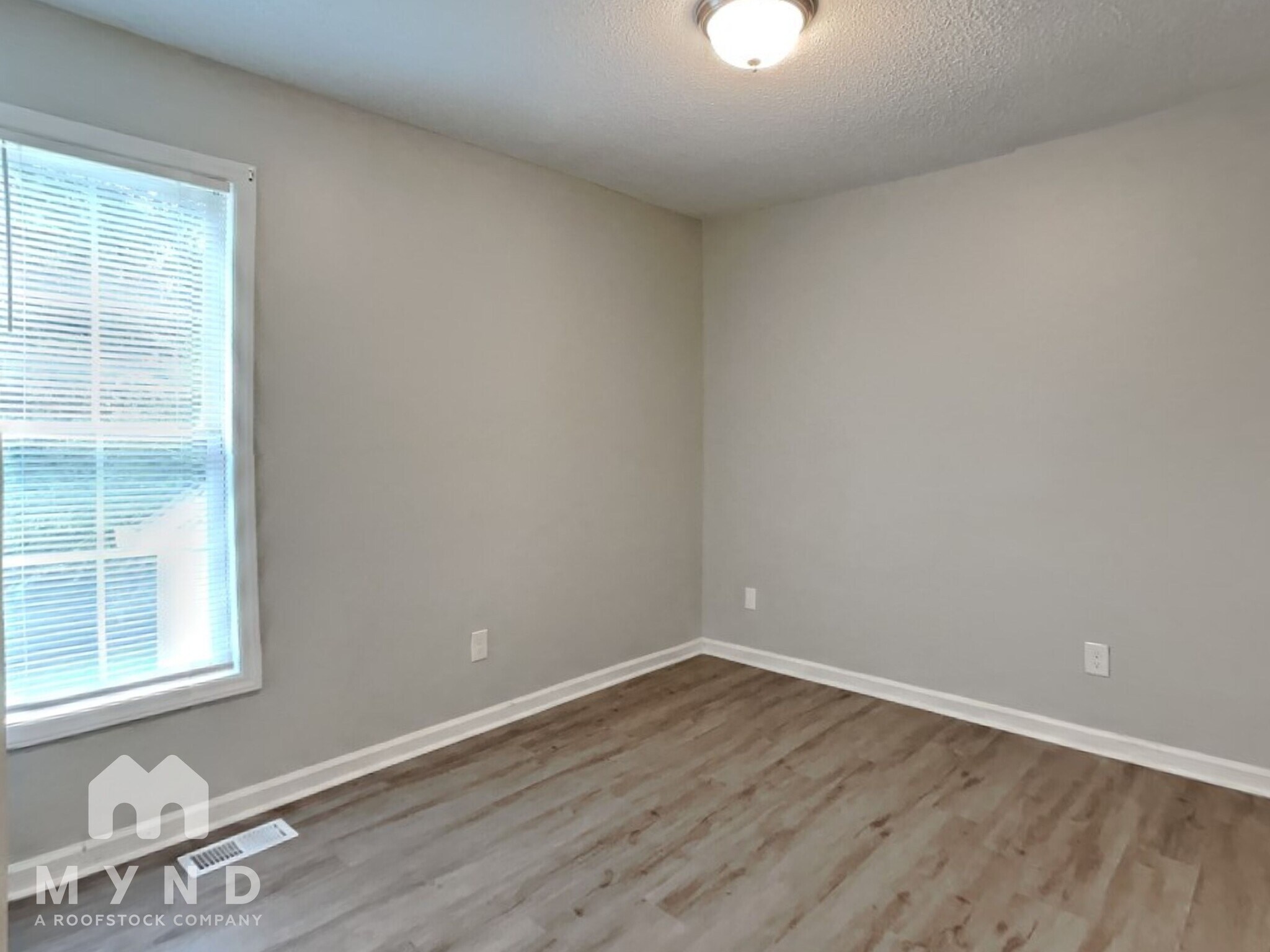 Building Photo - 200 Dulcimer Ln