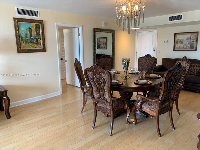 Building Photo - 6039 Collins Ave