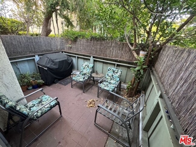 Building Photo - 13609 Valerio St