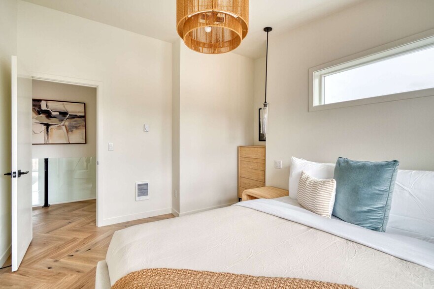 Building Photo - 5022 NE 26th Ave