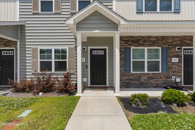 Building Photo - 105 Jaydn Dr W