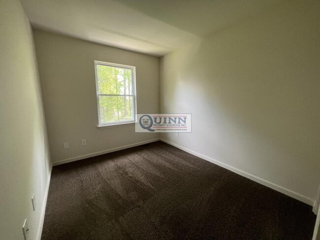 Building Photo - 179 E Village Rd