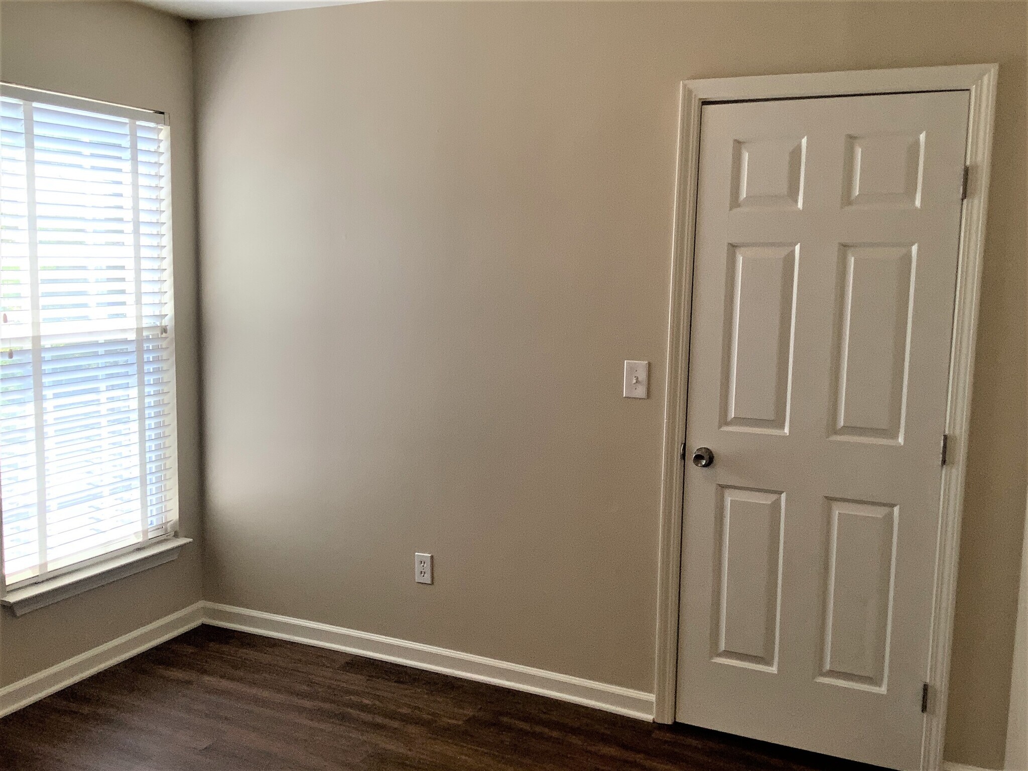 Building Photo - 818 Laurel Meadows Pkwy