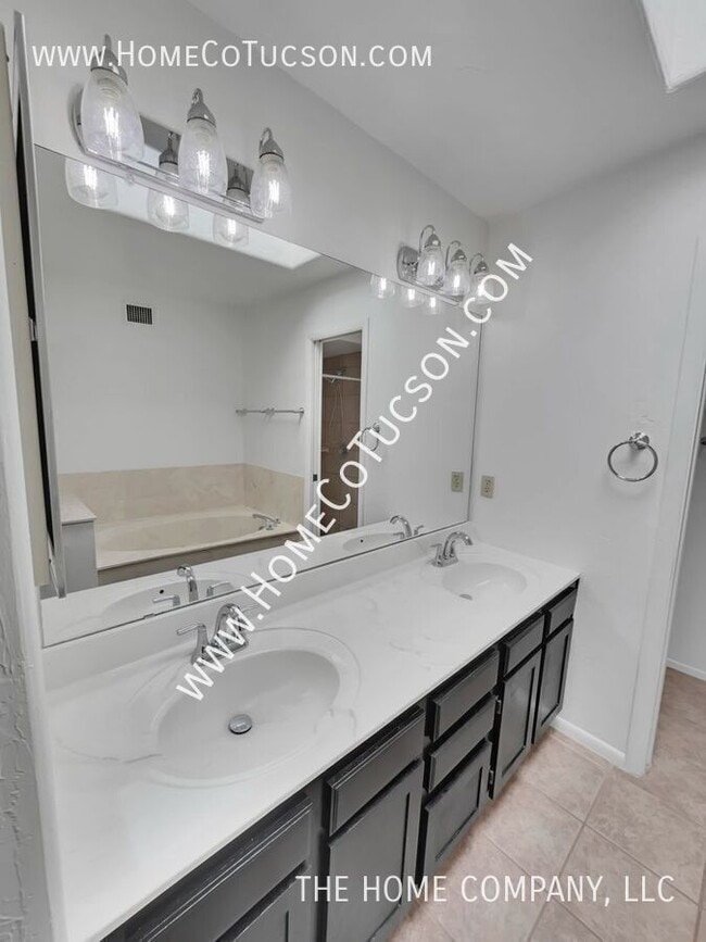 Building Photo - 11854 N Desert Slopes Way