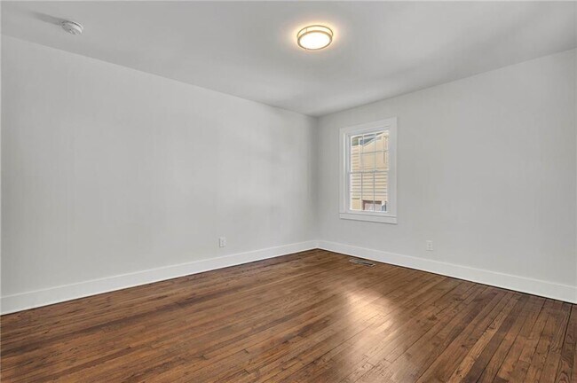 Building Photo - 1271 Lorenzo Dr SW