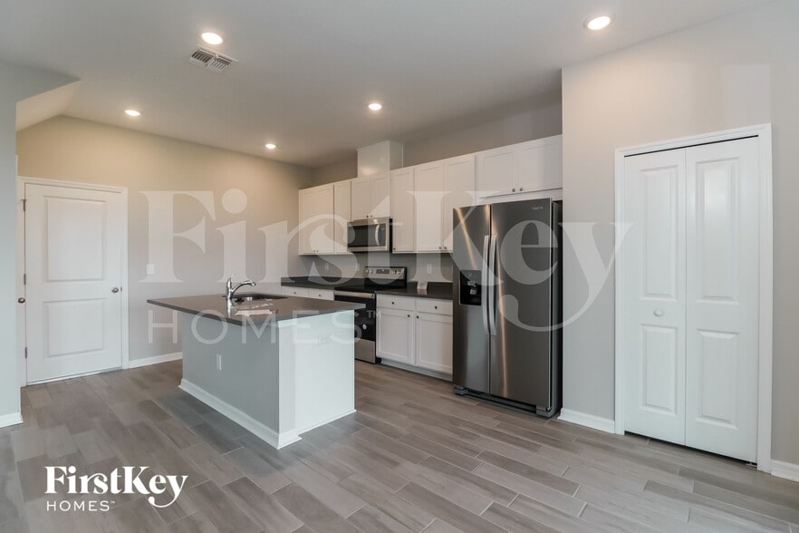 Building Photo - 34088 White Fountain Ct
