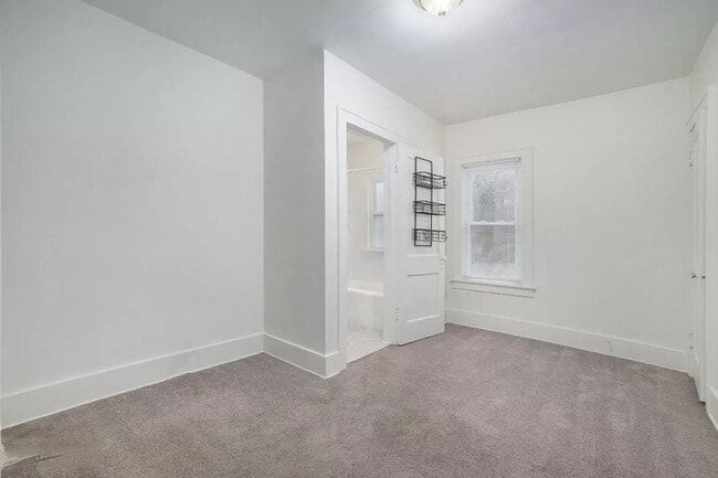 Building Photo - $1450- 2 Bedroom home, Renovated, NEW PICT...
