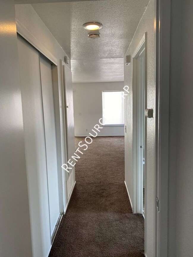 Building Photo - 1 Bedroom 1 Bathroom in Palmdale