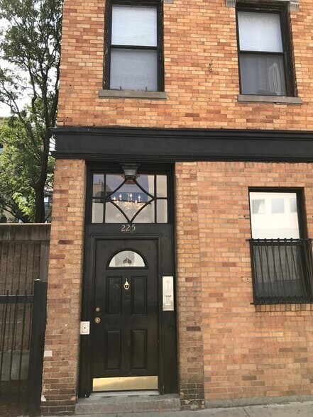 Primary Photo - 229 Berkeley St