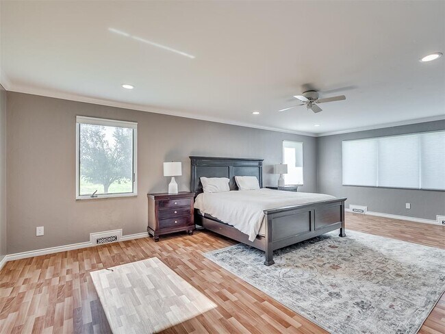 Building Photo - 1516 E Britton Rd