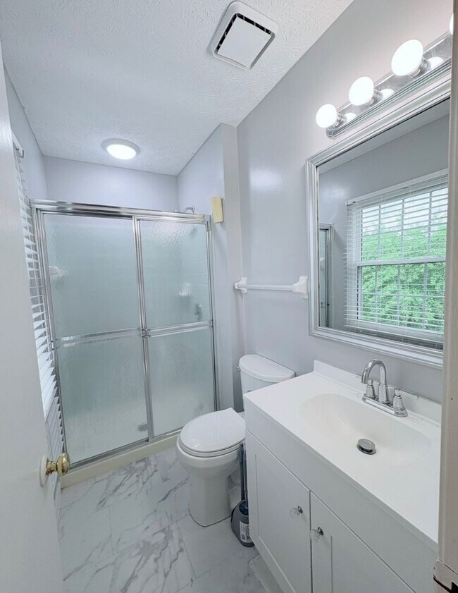 Building Photo - 4BR/2.5BA  | Newly Flooring | Garage | Gated back yard