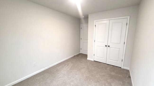 Building Photo - New Three Bedroom Townhouse in Greer SC!