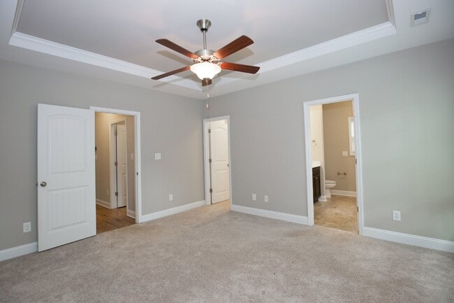 Building Photo - Beautiful home in Gated Community of Woodlake