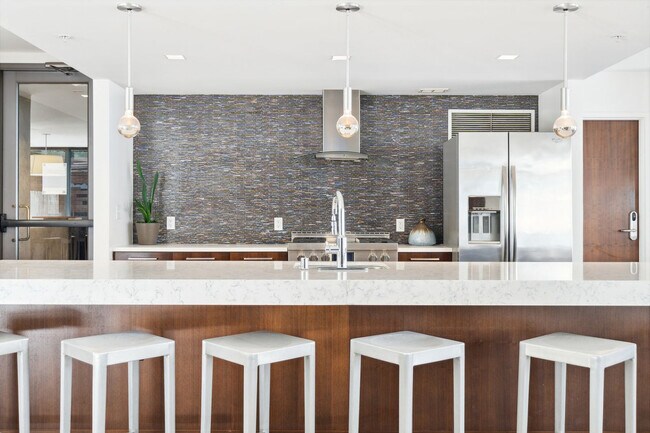 Building Photo - 185 Channel St