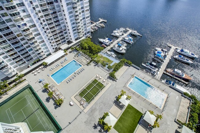 Primary Photo - 18041 Biscayne Blvd