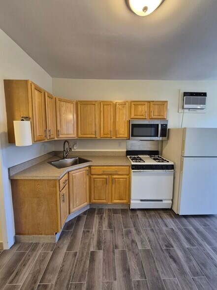 Building Photo - 2979 Fairfield Ave