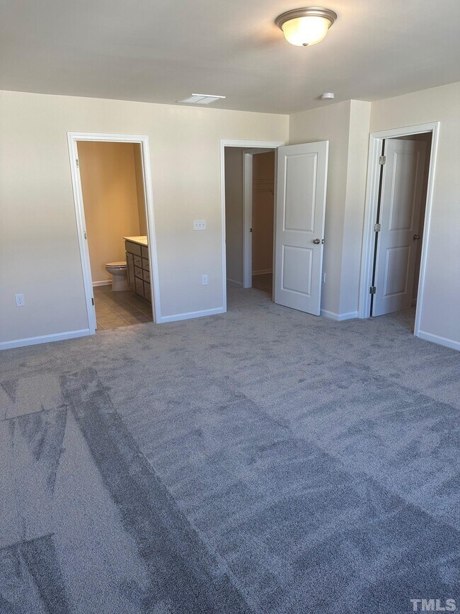 Building Photo - 240 Ribbon Rail St