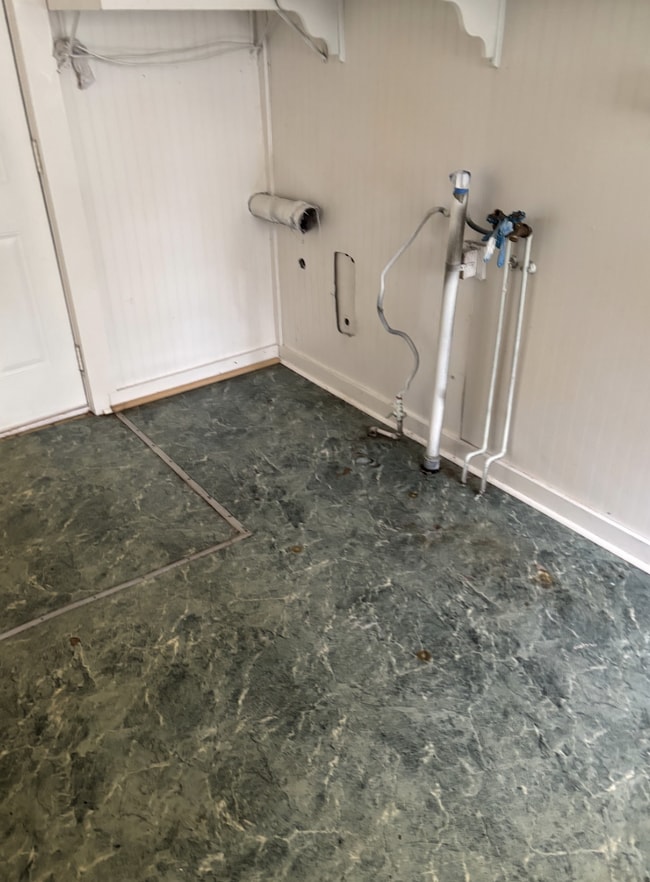 Building Photo - 3 Bedroom - 1 Bath Home WITH PROMO: ONE MONTH FREE!