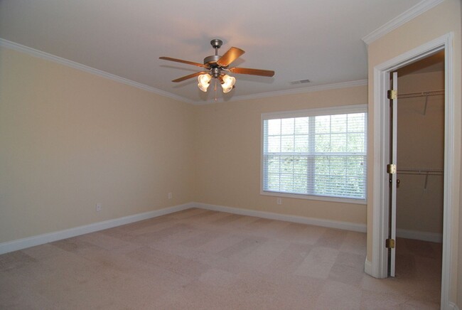 Building Photo - 2 Bedroom, 2.5 Bath in Hampton Forest - Av...