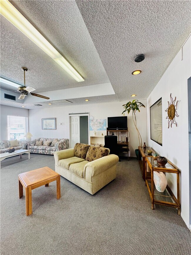 Building Photo - 2022 Merrill Ln