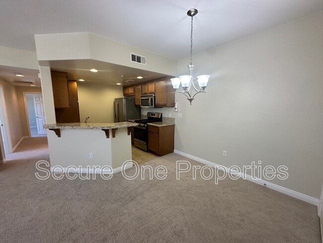 Building Photo - 208 Riverdale Ct