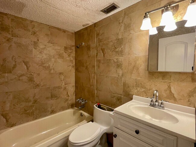 Building Photo - Sunny Lakes