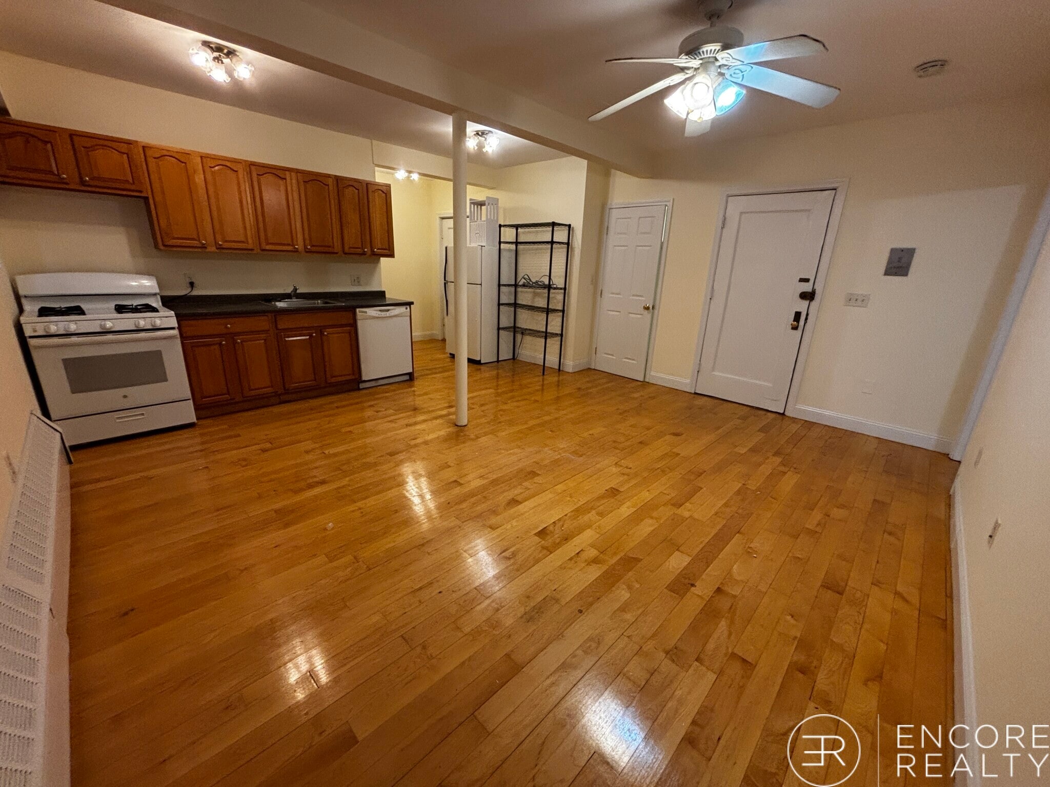 Building Photo - 1555 Beacon St