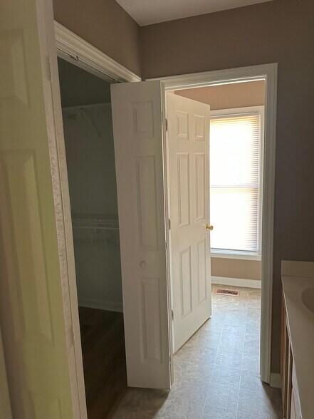 Building Photo - 420 Johnson St