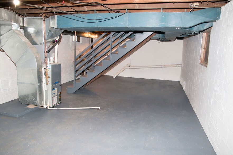Building Photo - 1223 Greenbrier Rd