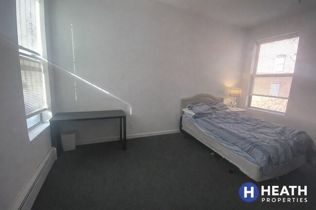 Building Photo - 168 Northampton St