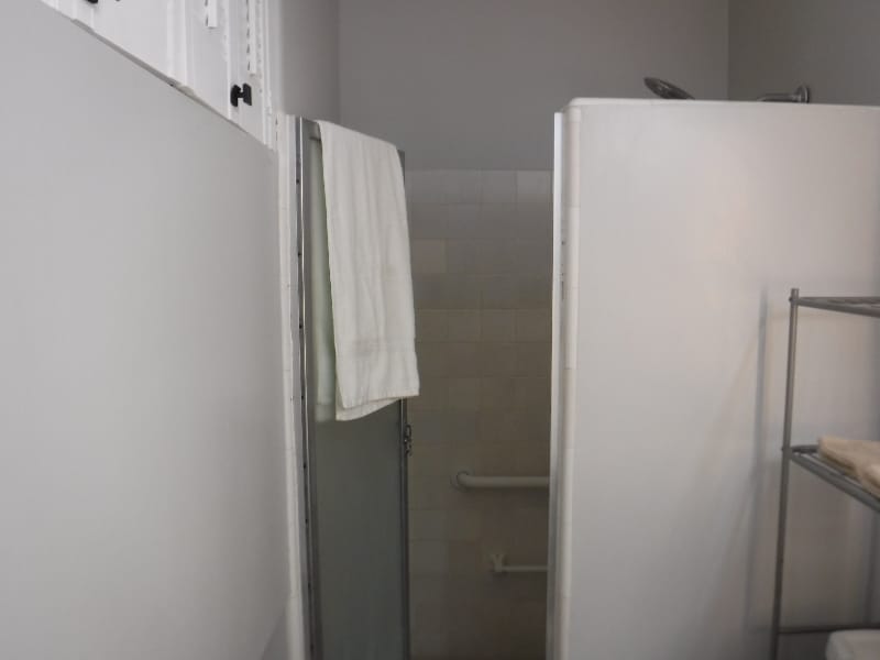 Building Photo - 425 Ena Rd