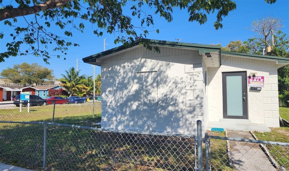 Building Photo - 731 Phippen Waiters Rd
