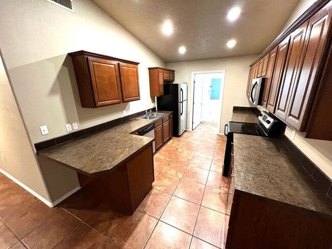 Building Photo - 1101 W 15th St