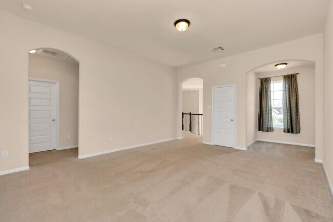 Building Photo - Luxurious House in Sugar Land
