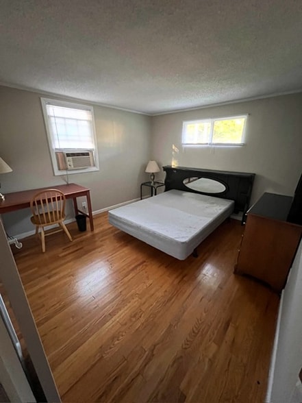 Primary Photo - 240 Greenaway Dr