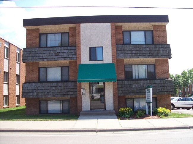 Building Photo - 1642 Eustis St