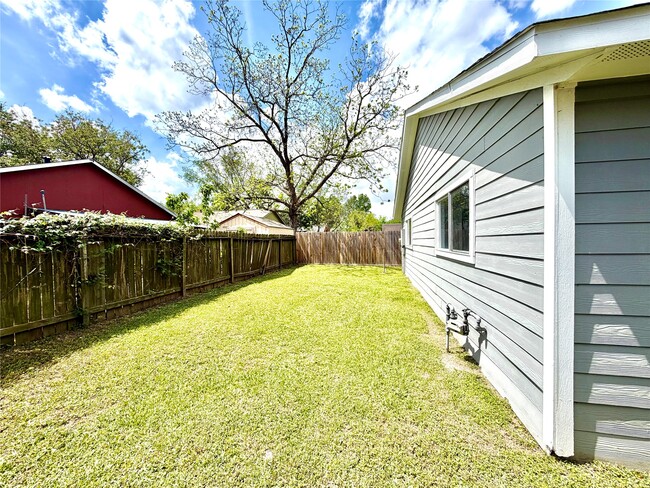 Building Photo - 718 Blue Rock Ct